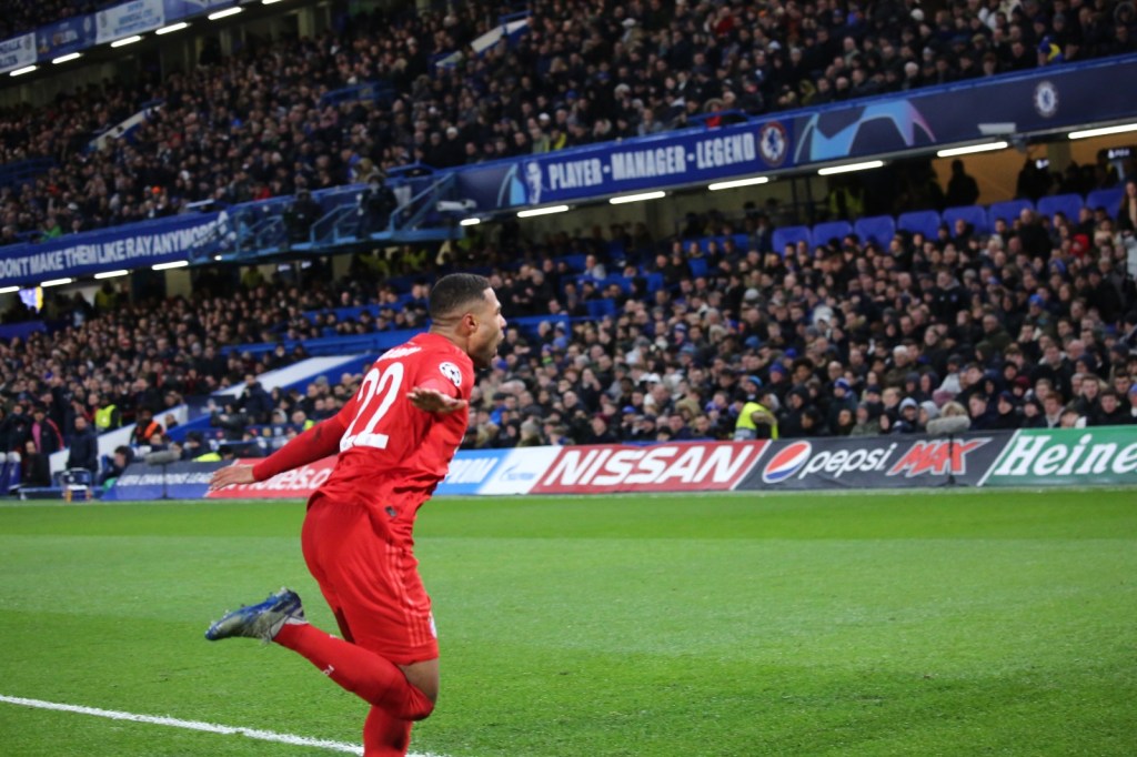 Gnabry celebra su primer gol
