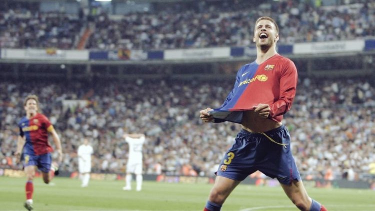 Piqué celebra su gol que cerraba el marcador final en el Bernabéu de 2-6.