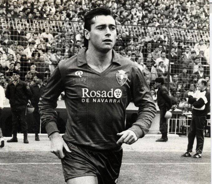 Michael Robinson durante un partido en su etapa en el Osasuna